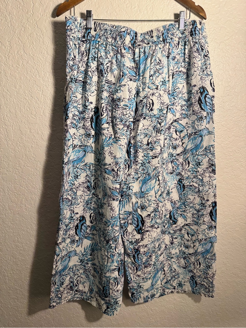 Tahari Linen White and Blue Bird and Floral Wide-Leg Pants - Picture 7 of 9